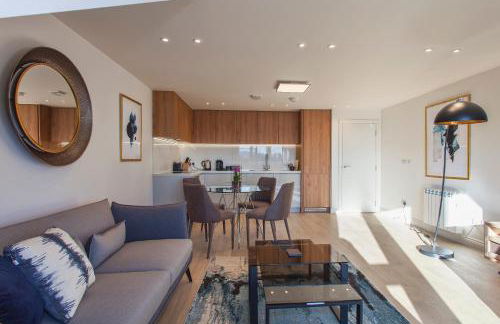 Staines City Centre by Charles Hope - Foto 5