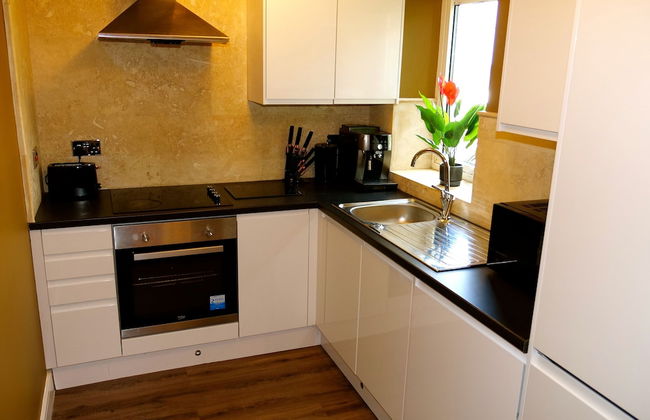 Sexy Luxurious Versace Apartment Near Sheffield - Photo 4