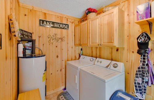 Lakefront Retreat with Pedal Boat and Dock in Kalkaska - Foto 19