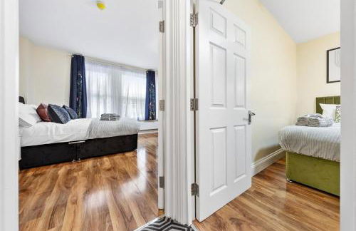Lovely 4-BR Home In Leyton - Sleeps 14, Near Tube, Arcade, 100inchTV - Foto 24