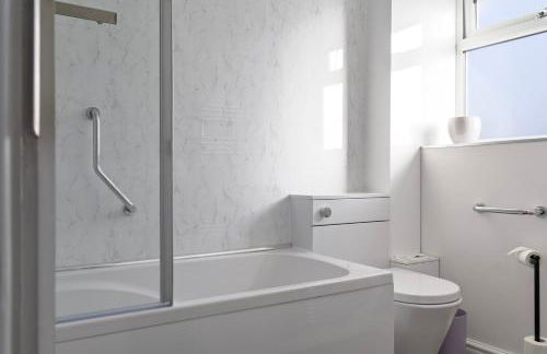 Modern Medway Bungalow - 3BR Garden & Free Parking, Kent - Foto 46