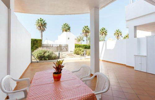 Bonito apartamento en campo de golf con piscina - Photo 4