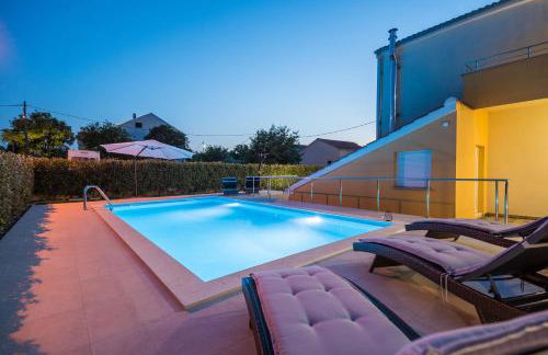 Villa Petra s bazenom, roštiljem i parkingom - Foto 40