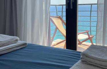 The Yacht House - Photo 12