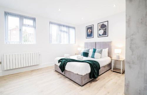 The Kingsmead Loft - Stylish 1BR Top Floor Apt with King or Twin Beds & Free Secure Underground Parking, Central High Wycombe HP13, Sleeps 3 - Foto 39