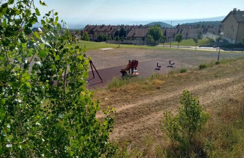 Vino Montaña & jardín Garaje NETFLIX WIFI INCLUIDO, - Foto 8