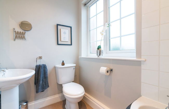 Modern Living 2 Bedroom Apartment South Wilmslow - Photo 14