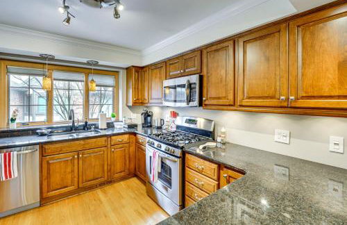 Sterling Heights Getaway with Fire Pit! - Foto 12