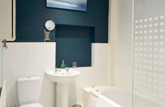 Tynemouth Beach Apartment - Photo 6