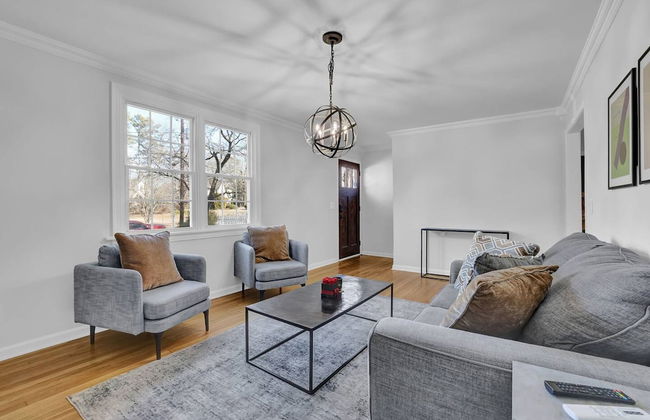 Chamblee Retreat 3BR Home w Spacious Porch - Foto 5