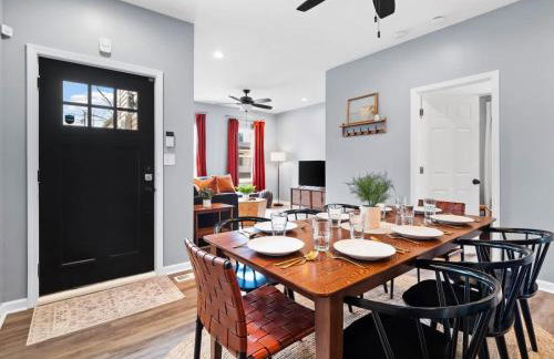 Hot Tub N64 Mins to Downtown Sleeps 8 - Foto 18