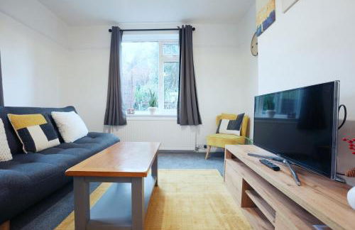 Highfield House by N and N Stays, Perfect for Contractor and Corporate Stays 2 Bed House with Free on street Parking - Photo 26