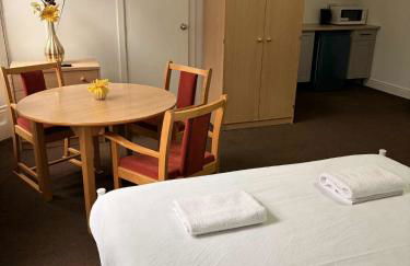 Budget Studio - Central Gosport with Free Parking - Photo 1