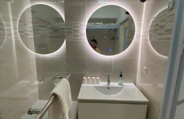 Joli studio climatisé au Port de Hyères - Proche Plages et Commerces - Linge de maison fourni - Foto 21