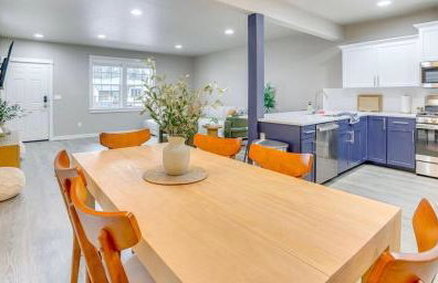 North End blue -Hot Tub - Fire Pit - Downtown -4BR - Photo 9