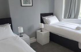 Spacious 3 bed House, Wolverhampton - Photo 8