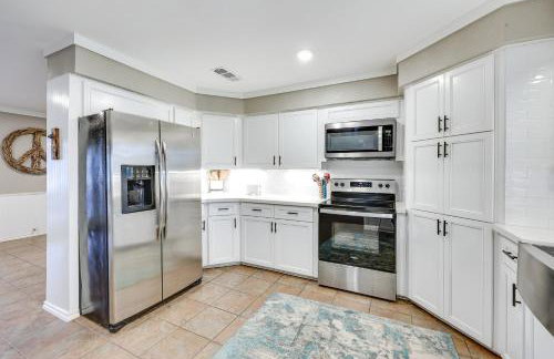 Deck and Views Spacious Lake House Escape - Foto 8