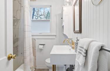 Roberson House Private Pool Walk to DT Sleeps 12 - Foto 1