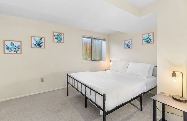 Seattle's Orange Crown 87 Walkscore - Photo 4