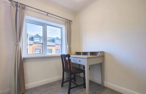 Regent House - Holiday Home With Free Parking - 5 Minutes Drive to Coop Live Arena, Etihad Stadium & Manchester City Centre - Foto 3