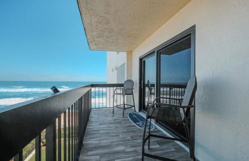 Oceanfront with great beach views from all rooms & balcony, heated pool, and garage - Photo 23