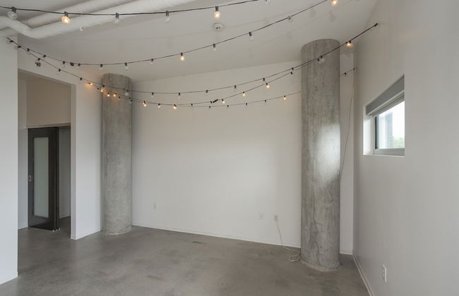 Unfurnished Condo | Amazing Layout with Balcony and In-building Storage Unit - Foto 5