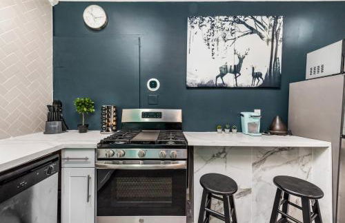 Comfy Studio with King Bed & Full Kitchen - Near Attractions - Foto 7