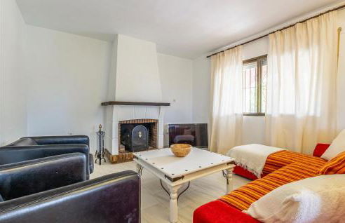 Gorgeous Home In Alhaurin De La Torre - Photo 3