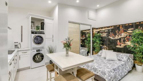 9 Mi to Dodger Stadium! East LA Studio with Patio - Foto 2