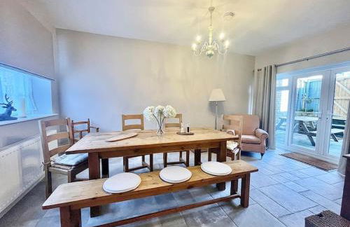 *Brecon Beacons,Log Burner, hot tub Dogs Welcome* - Photo 9