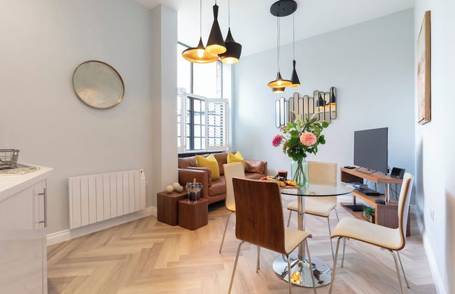 Elliot Oliver - Stylish 2 Bedroom Town Centre Apartment - Photo 12