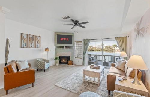 Sunset Serenity!!-Tropical Waterfront Oasis-Huge Private Patio-10Min to KingSt & Beaches - Foto 32