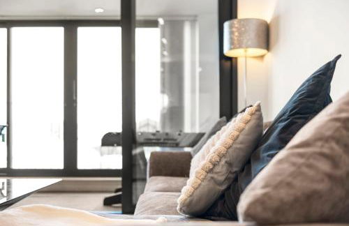 Two BDR Apt By Stay Aura Short Lets & Serviced Accommodation London With Free WiFi, Parking & 10 Min to Brentford Stadium - Foto 47