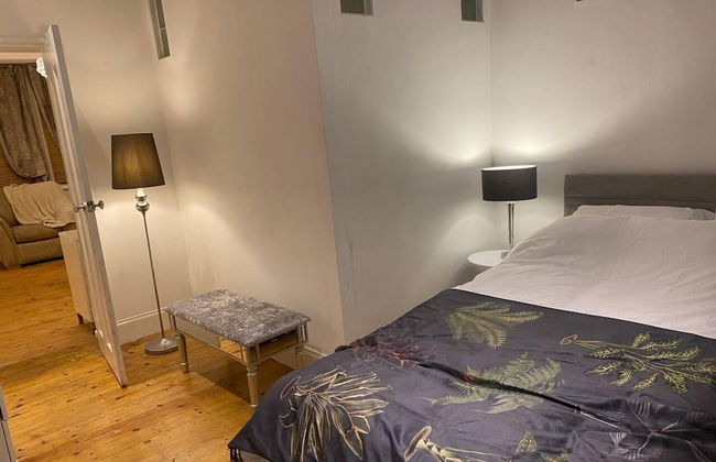 Stunning 2-bed Pet Friendly Apartment in Gateshead - Photo 4