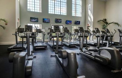 Quiet Gated Condo Near Universal with Pool and View - Foto 23