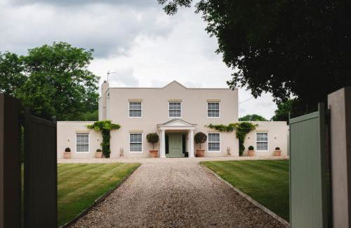 Large Country House with Hot Tub, Pool Table, and Log Burner - Photo 36