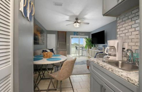 Susie Q's Beach Retreat by Sand Seeker Vacations - Photo 7