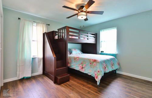 Lazy Boho Resort: Roomy Lux. Home w/ Private Pool - Foto 20