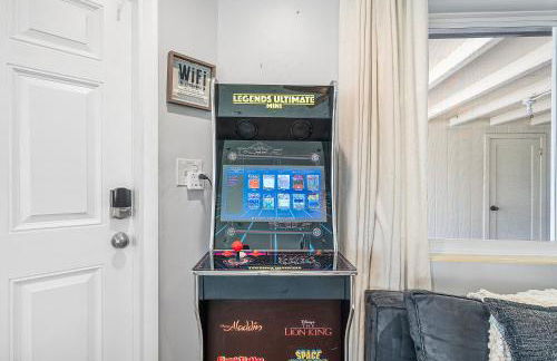 Coastal Harbor, King Bed, Pickleball Gear, Golf set, BBQ- 1 dollar rides to Beach, by Maven Vacation Rentals - Foto 11