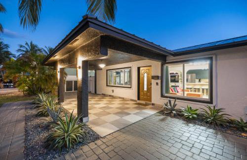 5 Min to Beach - Heated Pool Hot Tub 85 TV's BBQ Games - Foto 76