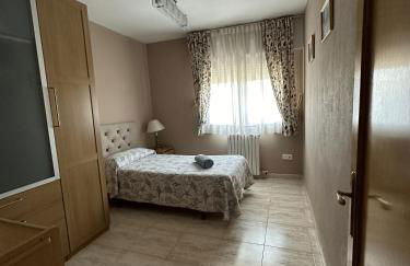 Amplio y Comodo Chalet en Zaragoza con pistas de tenis - Foto 11