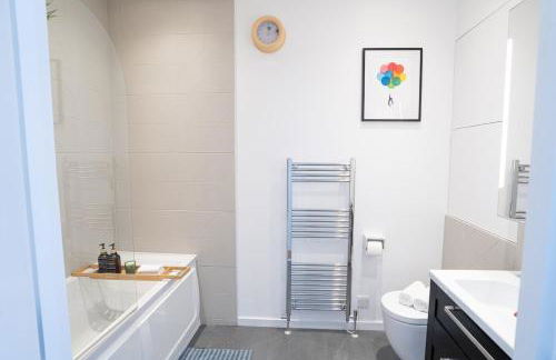 Modern 2-Bed Apartment Near ExCeL & O2 - Accommodates up to 4 Guests Max - Foto 18