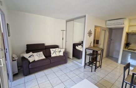 Studio cabine climatisé et loggia au calme avec linge et parking inclus - Foto 8