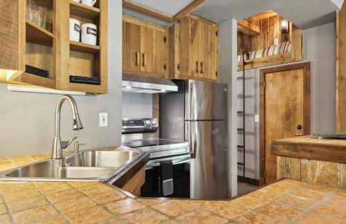 Whimsical Gatehouse at Dark Horse Estate - Foto 6