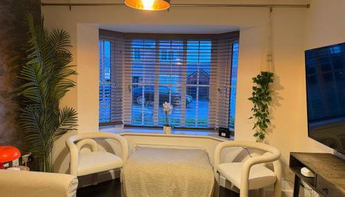 Contractor 4 bed Stay Rhoose 5 mins from Cardiff Airport and Barry - Foto 2