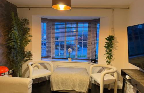 Contractor 4 bed Stay Rhoose 5 mins from Cardiff Airport and Barry - Foto 2