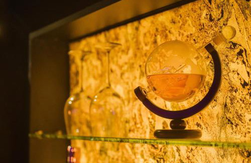 Love Room Les Private Places - Lit King Size et Jacuzzi Privé - Photo 23