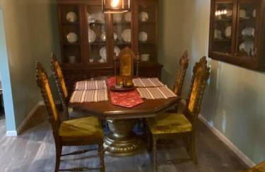 StockYards! Walk 3 Blocks-Ranch House sleeps 8 - Foto 46