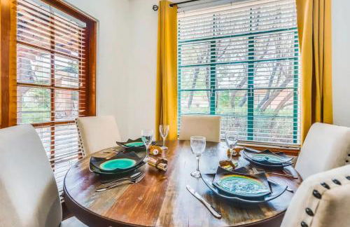 2BR Hideaway with Patio Springtime in Downtown - Foto 6