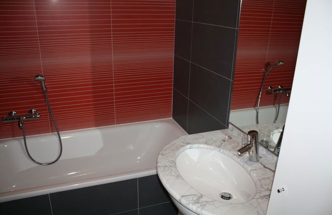 Indoor Swimming Pool, Sauna, Fitness, Private Gardens, Spacious Modern Apartment - Foto 7